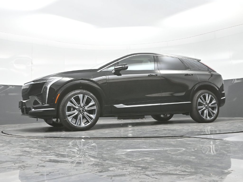 New 2027 Cadillac Optiq Premium Luxury w/ LPO, Floor Liner Package AWD/4WD image 21