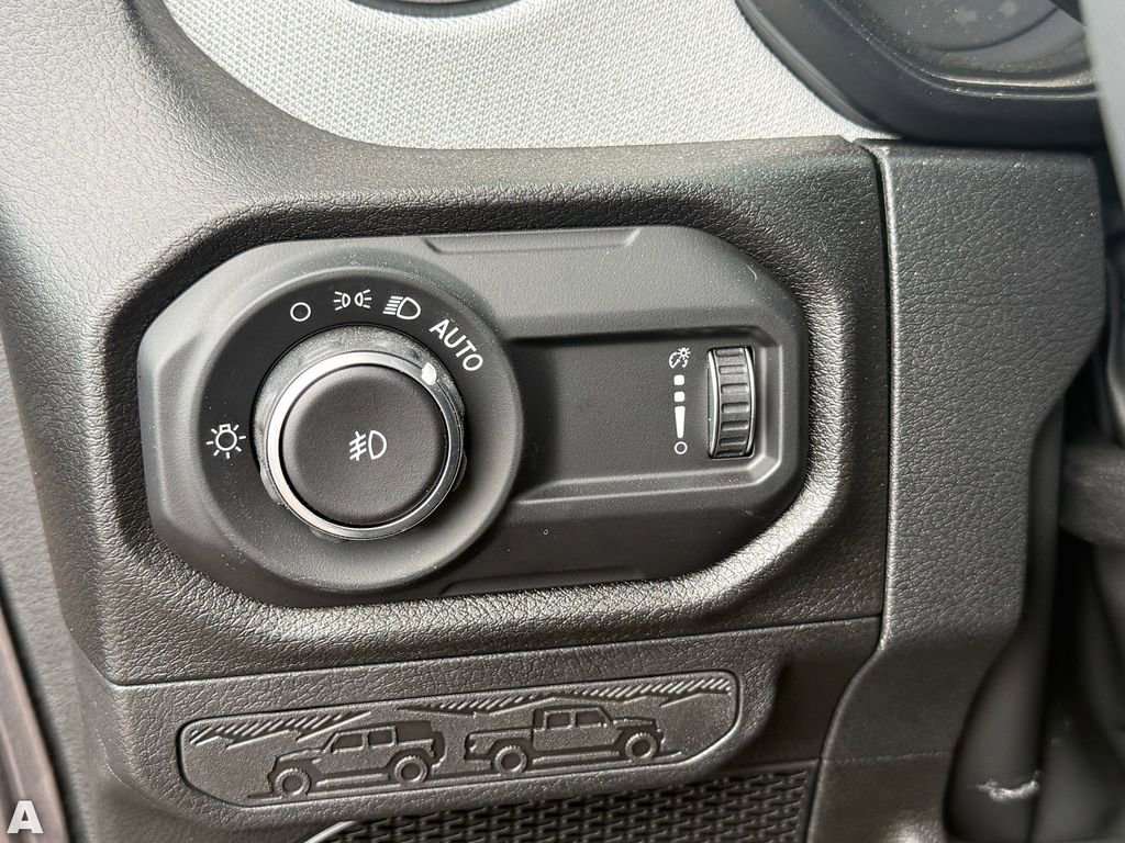 Used 2025 Jeep Wrangler Willys image 14