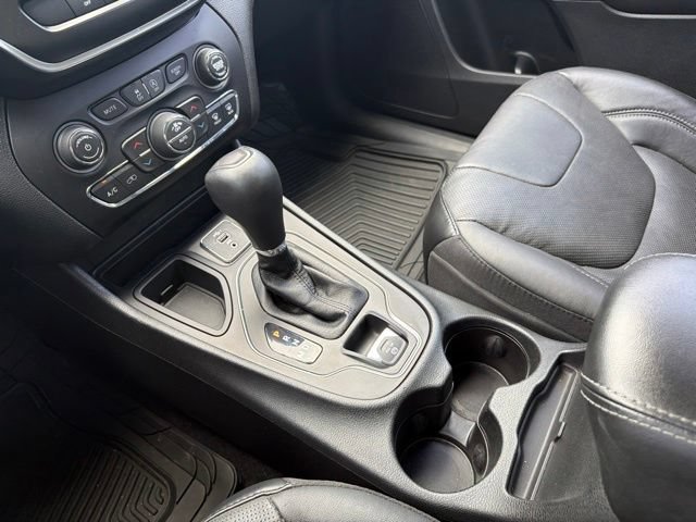 Used 2021 Jeep Cherokee Latitude Lux w/ Comfort/Convenience Group FWD image 34