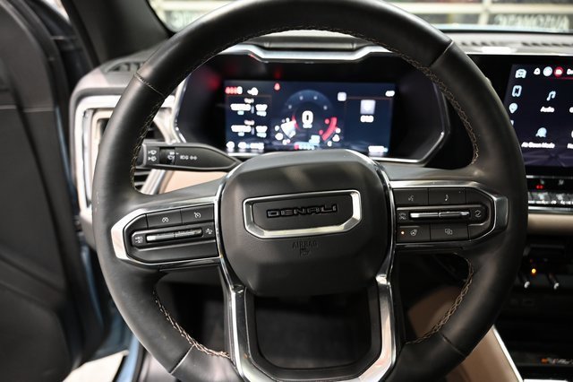 Used 2025 GMC Canyon Denali image 25