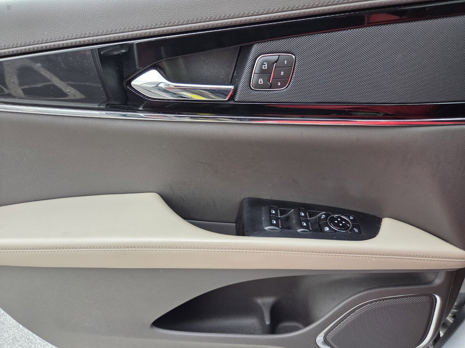 Used 2023 Lincoln Nautilus FWD w/ Premium Package image 27