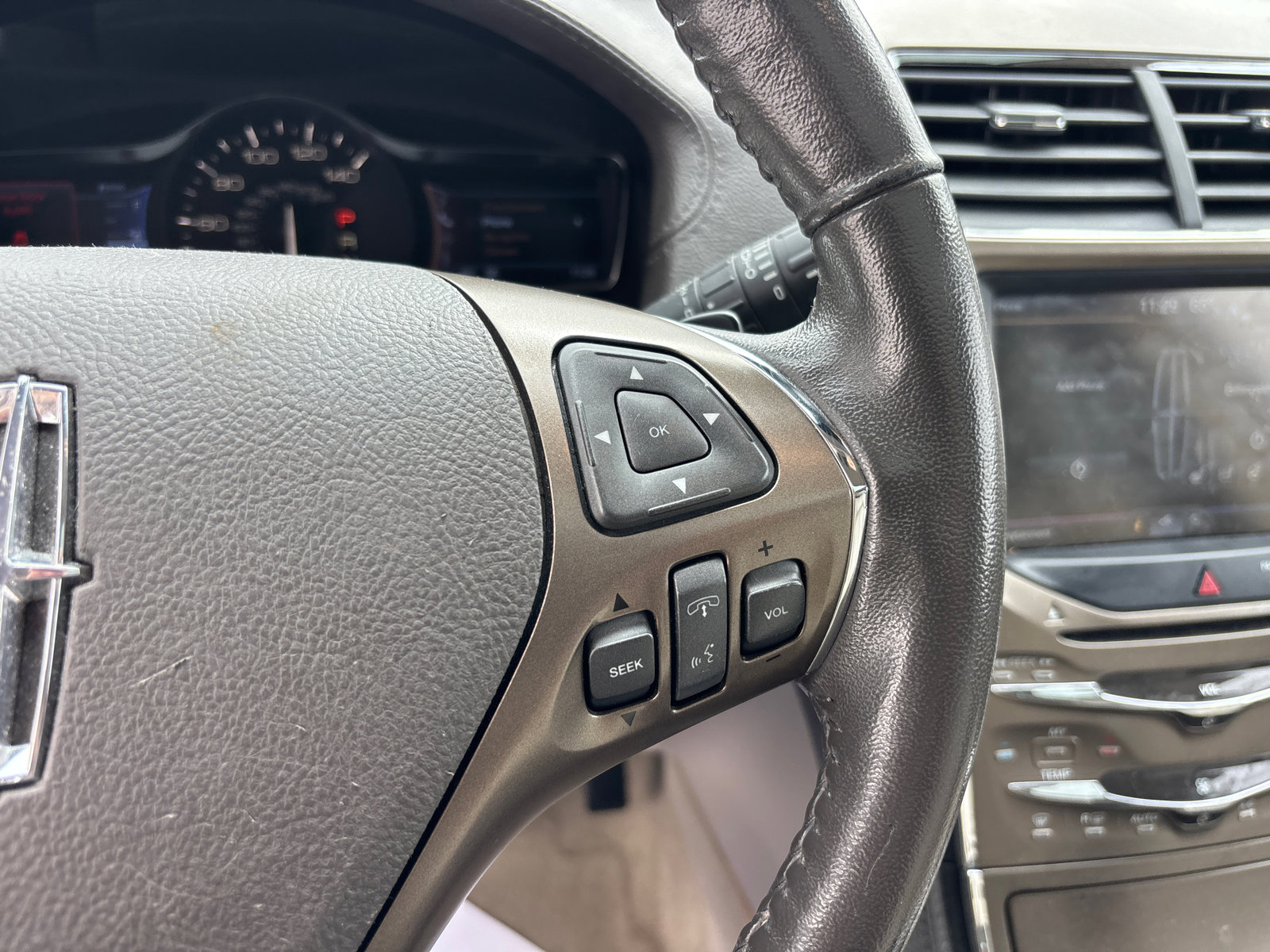 Used 2013 Lincoln MKX FWD image 18