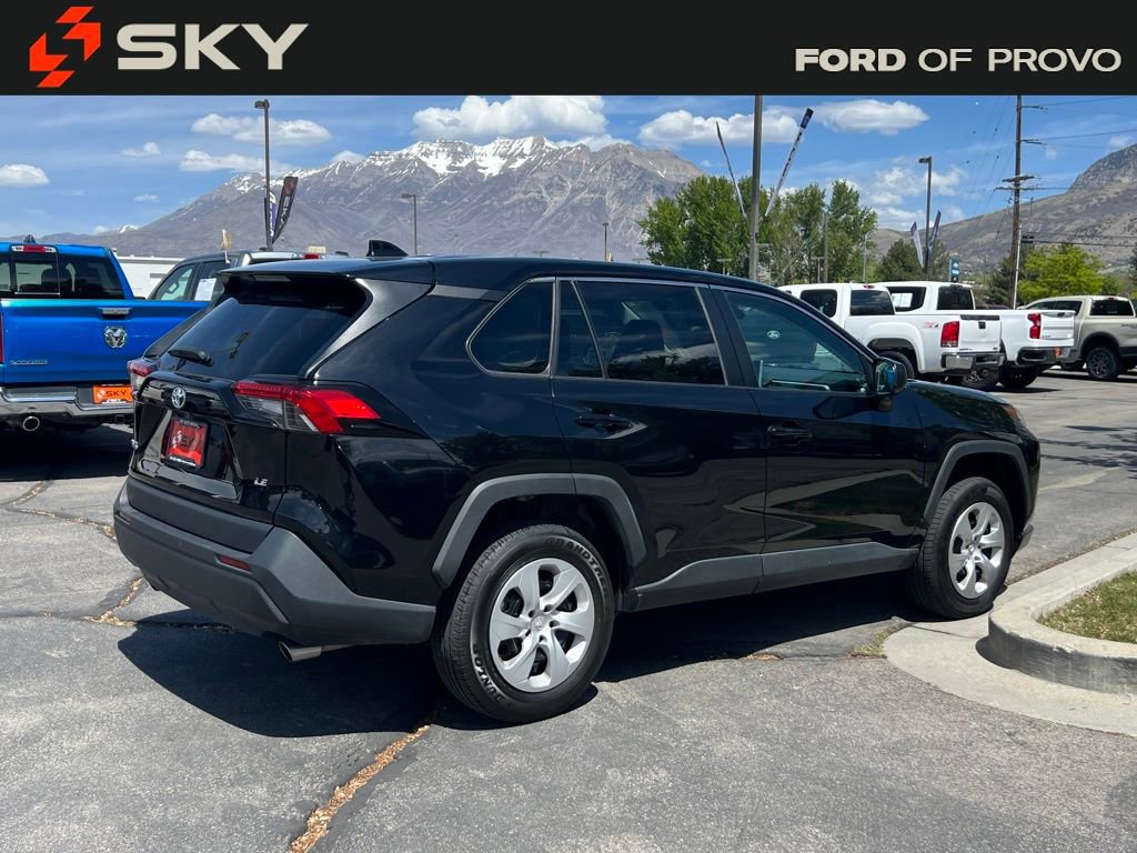 Used 2024 Toyota RAV4 LE FWD image 8