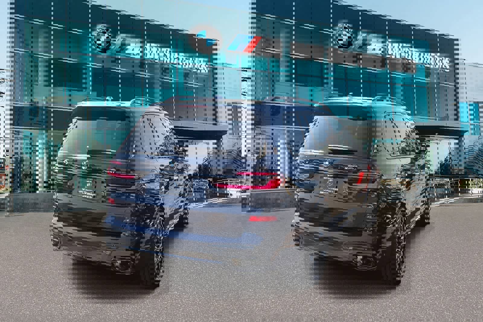 Used 2026 BMW X7 xDrive40i w/ M Sport Package AWD/4WD image 4