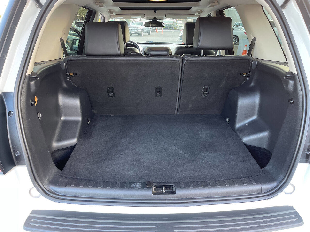 Used 2013 Land Rover LR2 HSE image 23