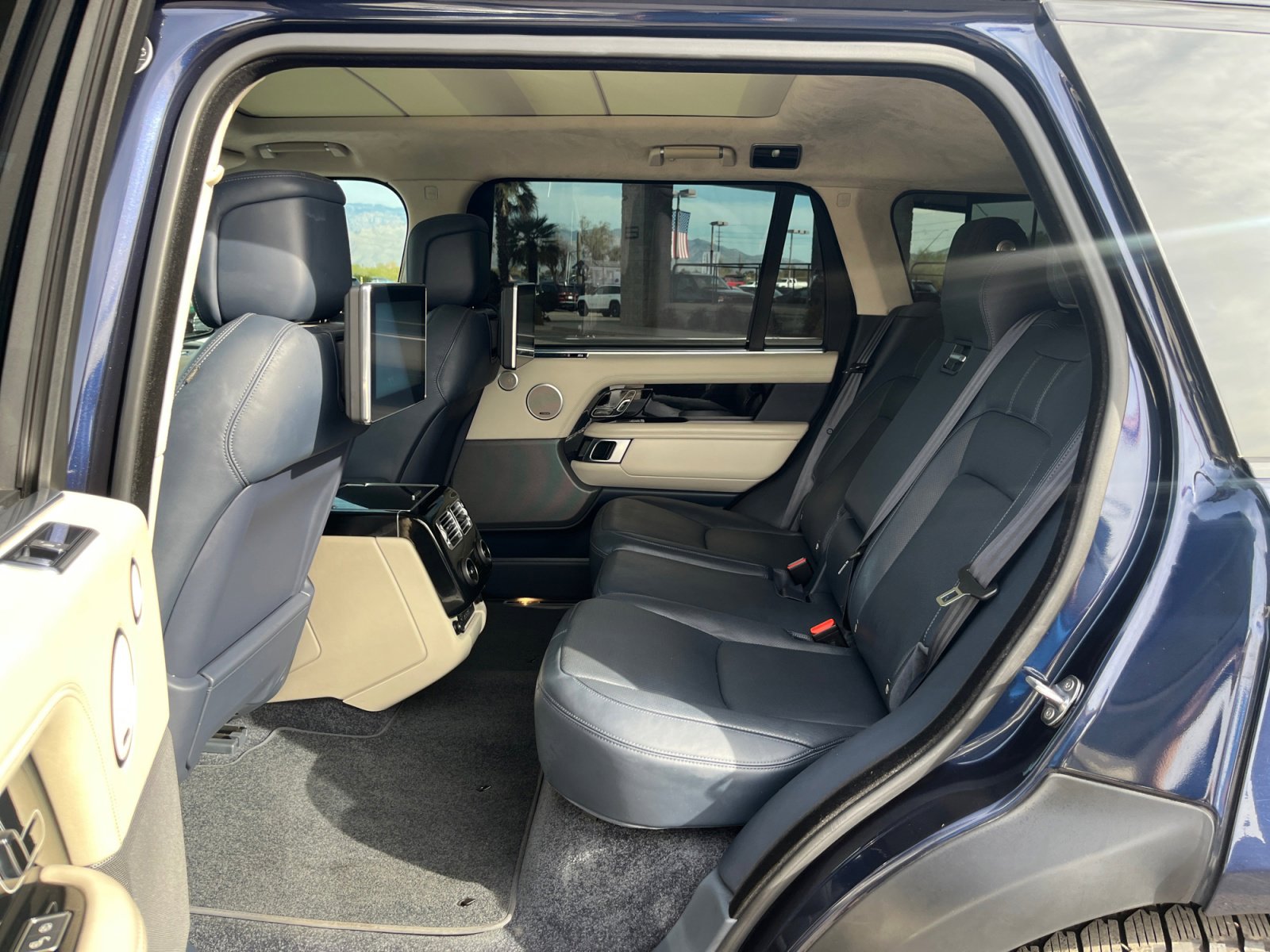 Used 2018 Land Rover Range Rover Long Wheelbase Supercharged image 17