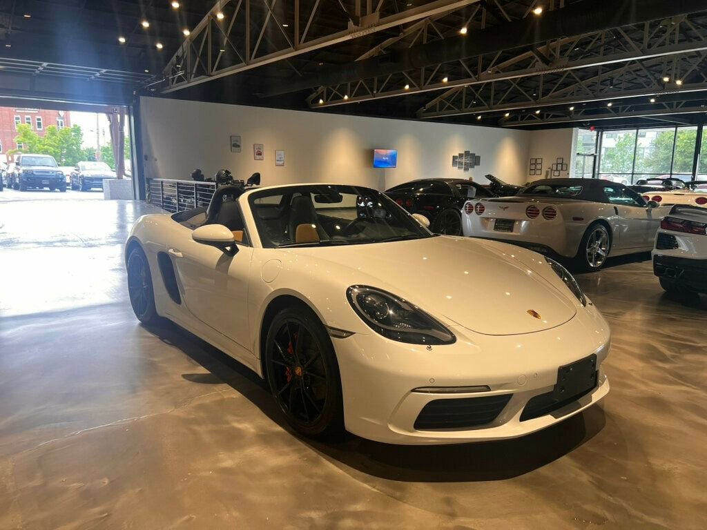 Used 2019 Porsche 718 Boxster RWD image 11