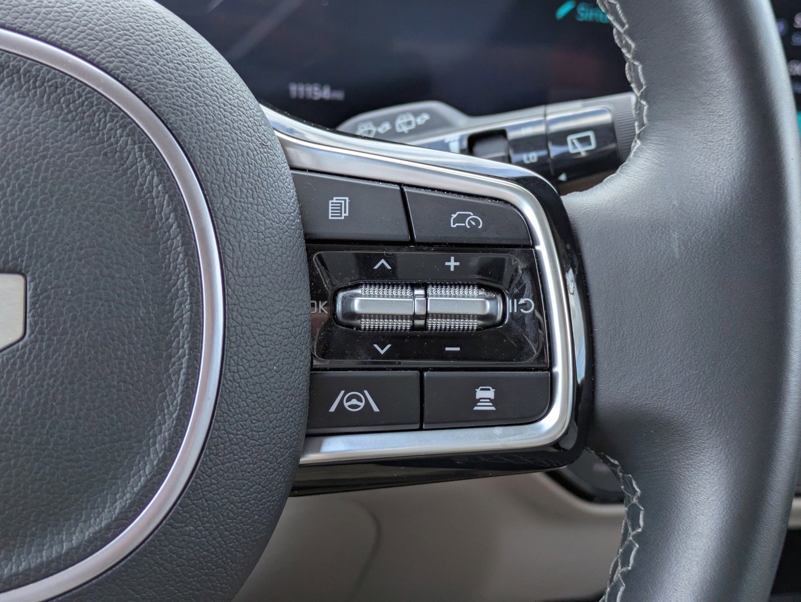 Certified 2024 Kia Sorento SX FWD image 23