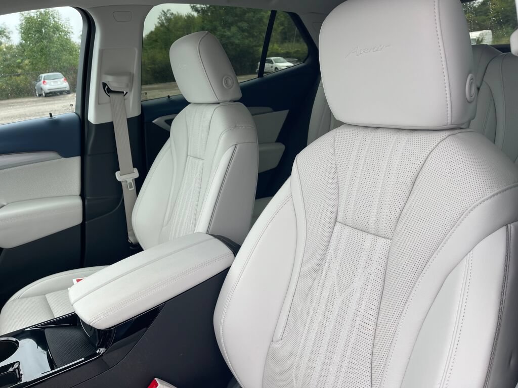 Used 2024 Buick Envision Avenir AWD/4WD image 6