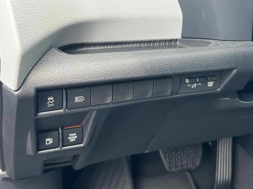 Used 2026 Toyota Sienna LE FWD image 23