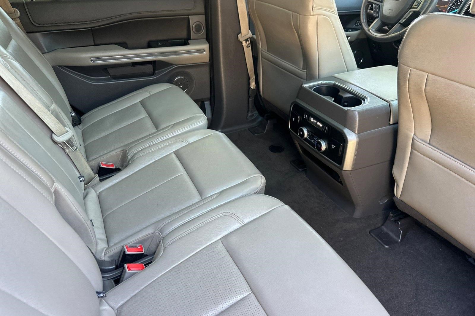 Used 2019 Ford Expedition XLT w/ Equipment Group 202A RWD image 31