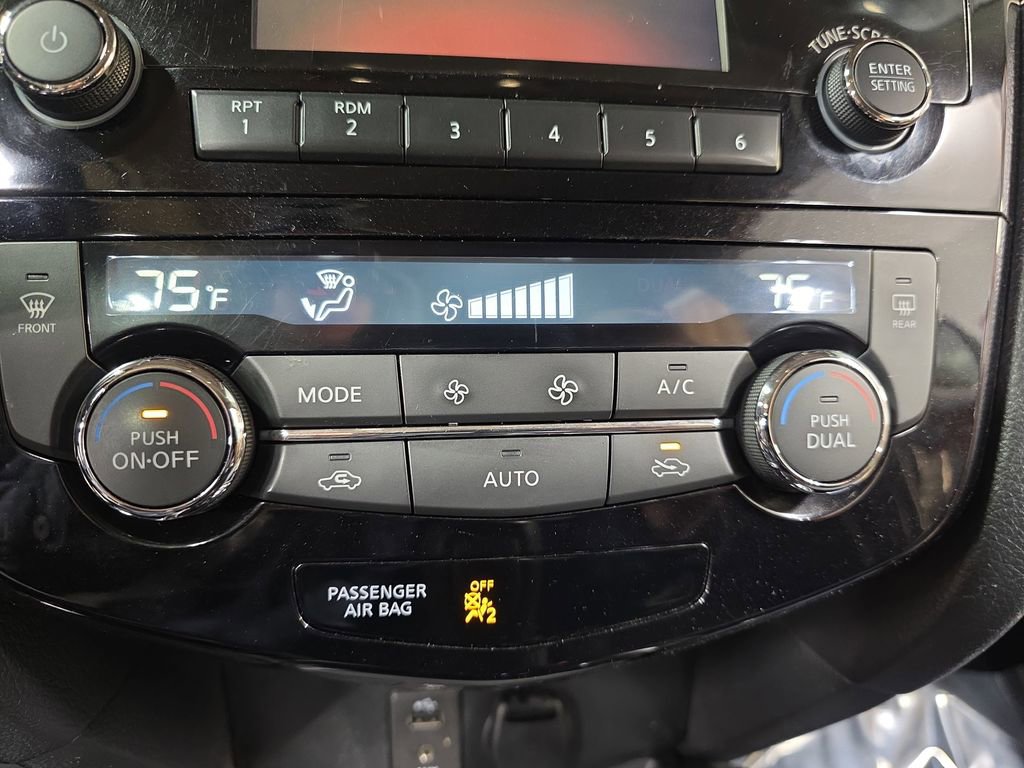 Used 2016 Nissan Rogue SV image 20