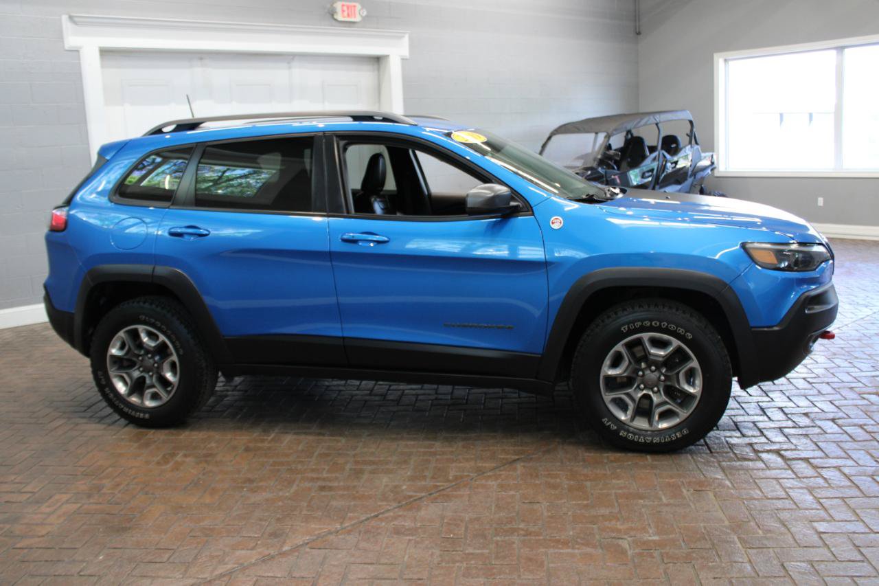 Used 2019 Jeep Cherokee Trailhawk w/ Cold Weather Group AWD/4WD image 8