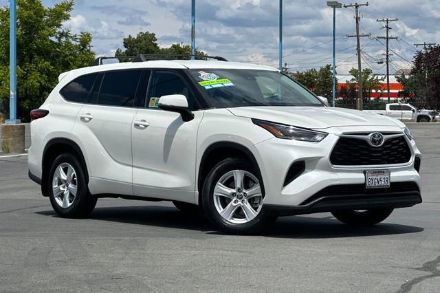 Used 2021 Toyota Highlander L AWD/4WD image 2