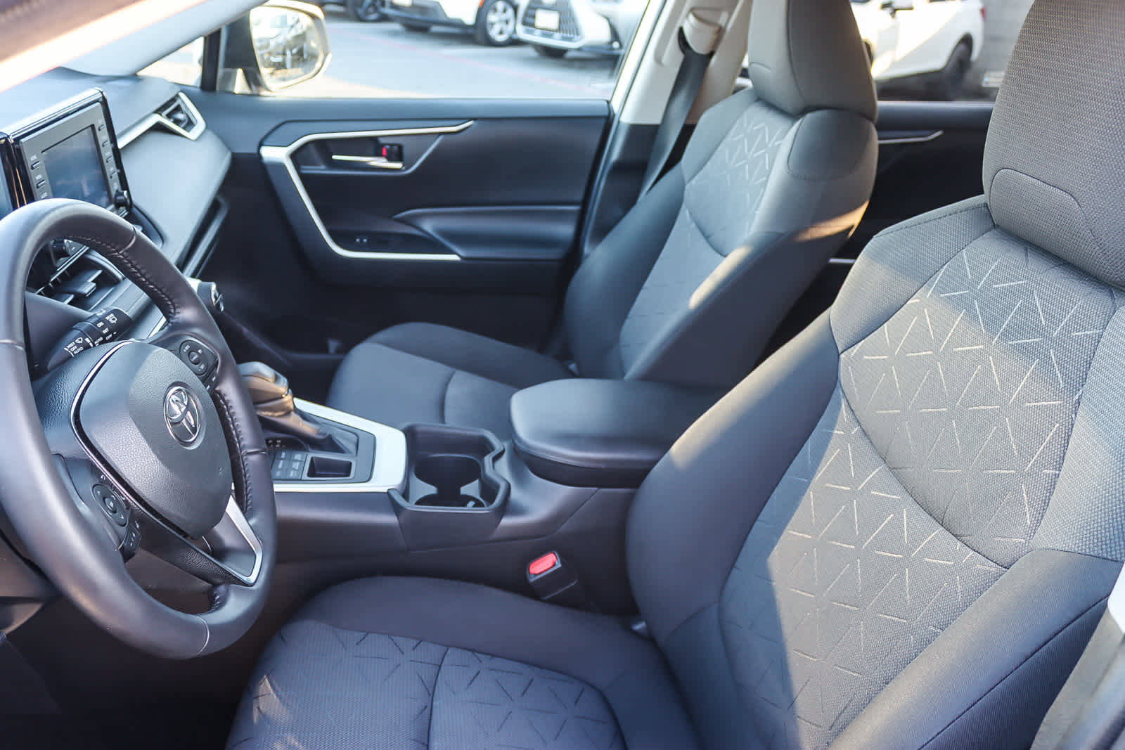 Used 2020 Toyota RAV4 XLE image 16