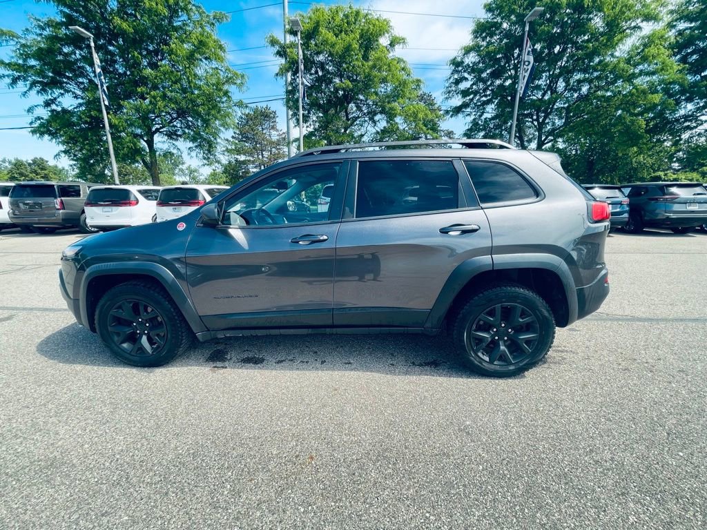 Used 2018 Jeep Cherokee Trailhawk w/ Cold Weather Group AWD/4WD video 2