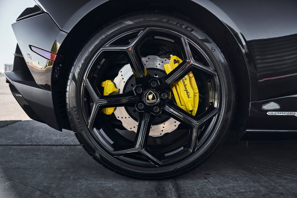 Used 2021 Lamborghini Huracan EVO image 26
