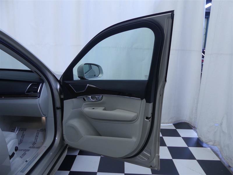 Used 2016 Volvo XC90 T6 Momentum w/ Momentum Plus Package AWD/4WD image 25