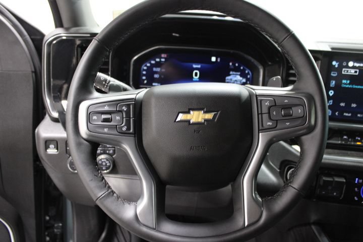 Used 2025 Chevrolet Silverado 1500 LTZ AWD/4WD image 39