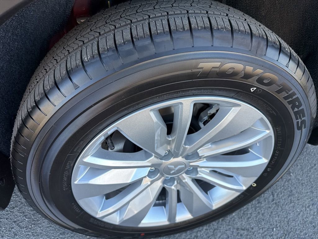 New 2025 Mitsubishi Outlander ES image 11