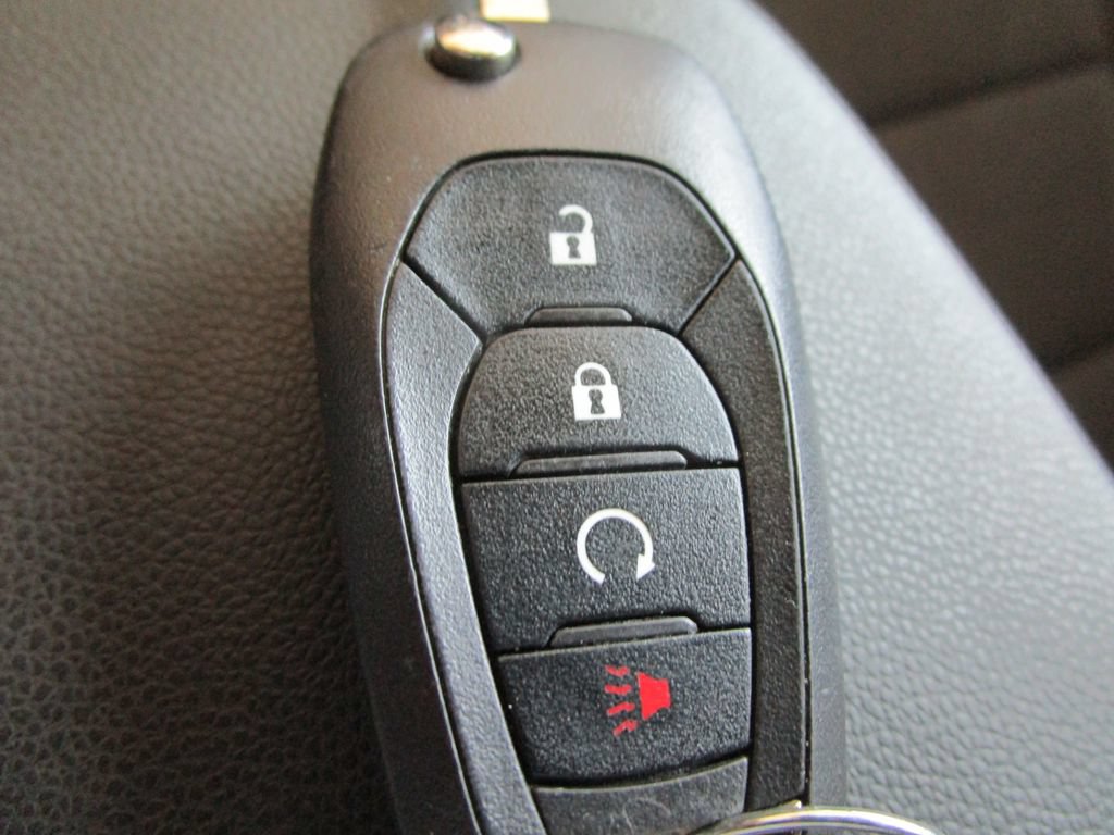 Used 2024 Chevrolet Trax RS FWD image 39