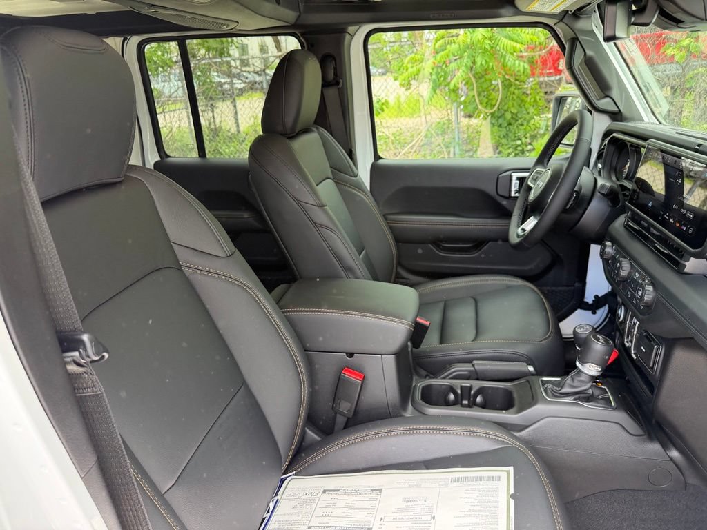 New 2026 Jeep Wrangler Unlimited Sahara AWD/4WD image 25