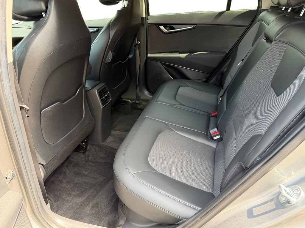 Certified 2023 Kia Niro EX FWD image 12
