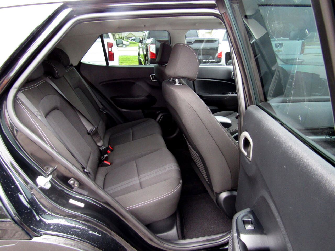 Used 2022 Hyundai Venue SEL image 24