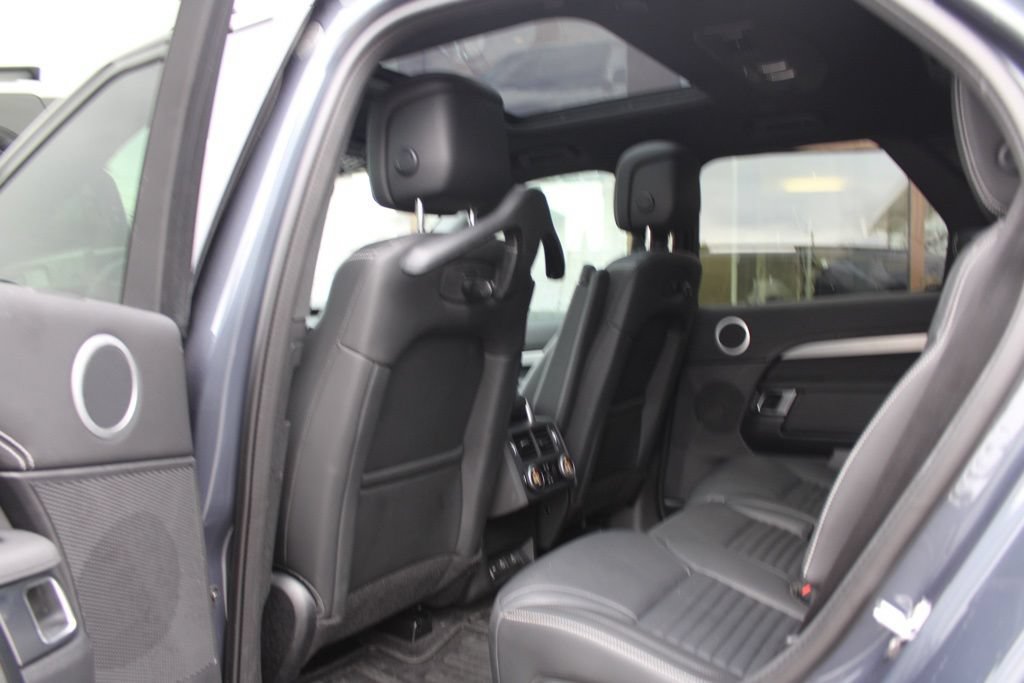 Certified 2025 Land Rover Discovery Dynamic SE AWD/4WD image 30