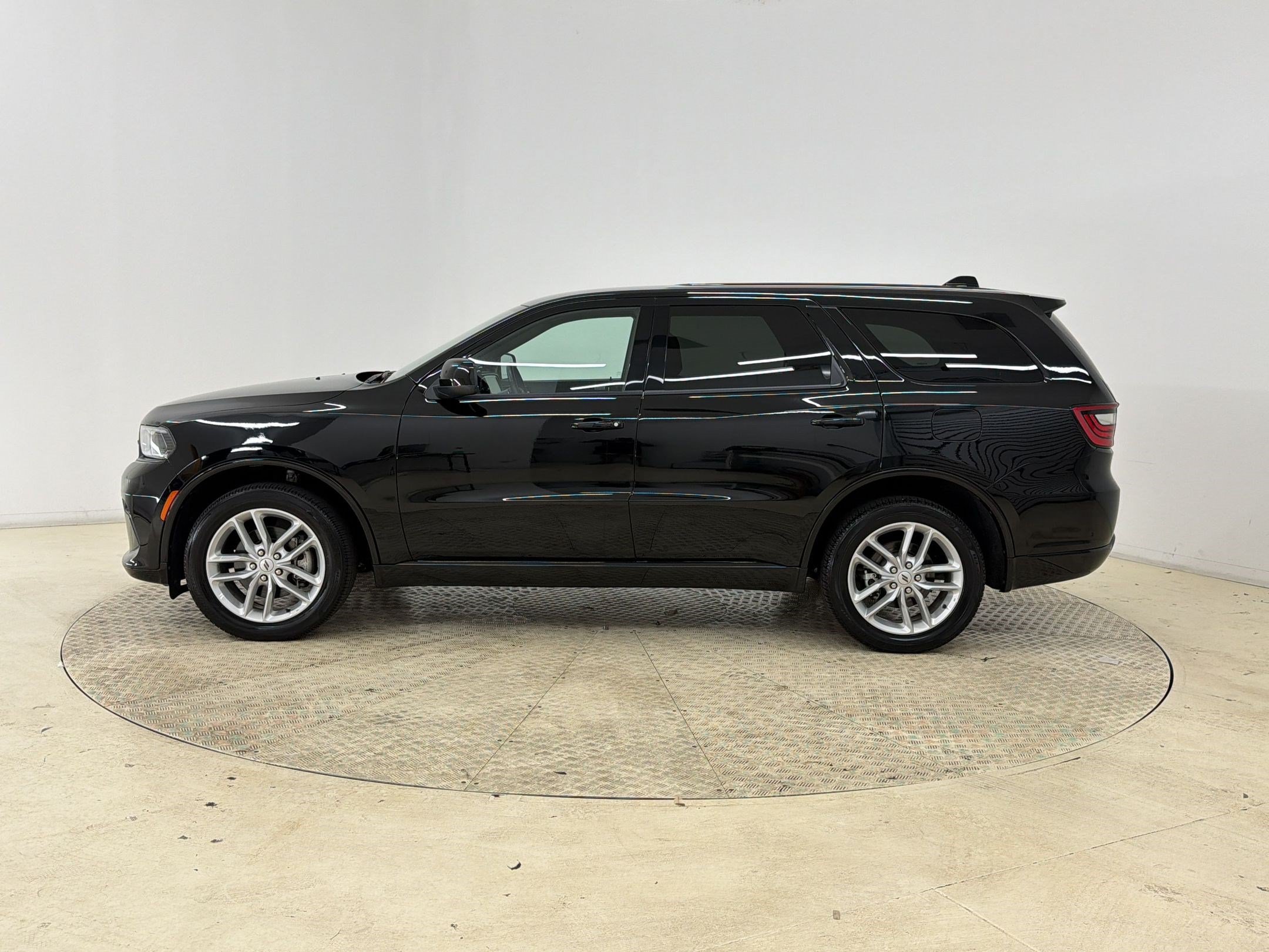 Used 2025 Dodge Durango GT AWD/4WD image 2