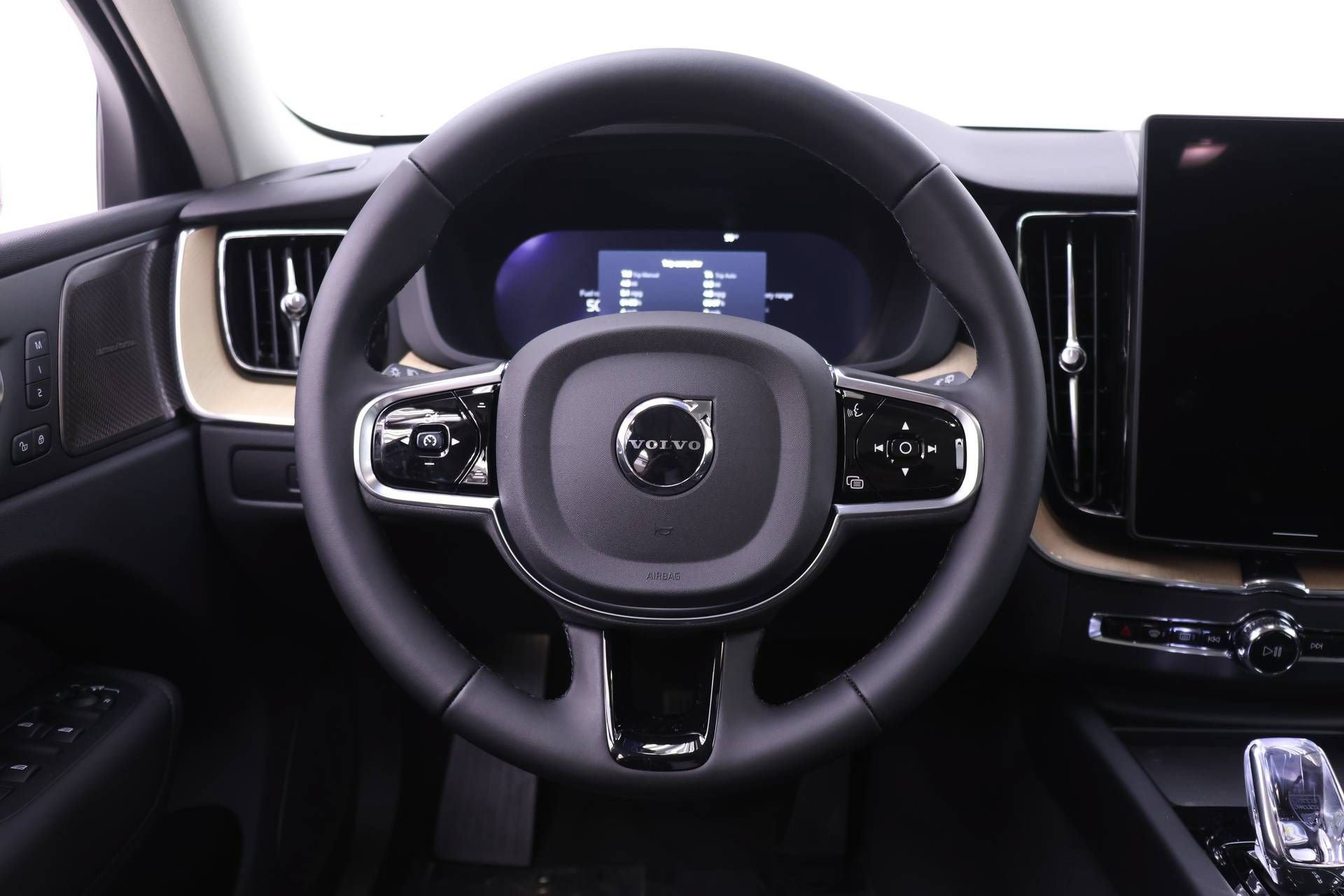 New 2026 Volvo XC60 T8 Plus w/ Protection Package Premier AWD/4WD image 15