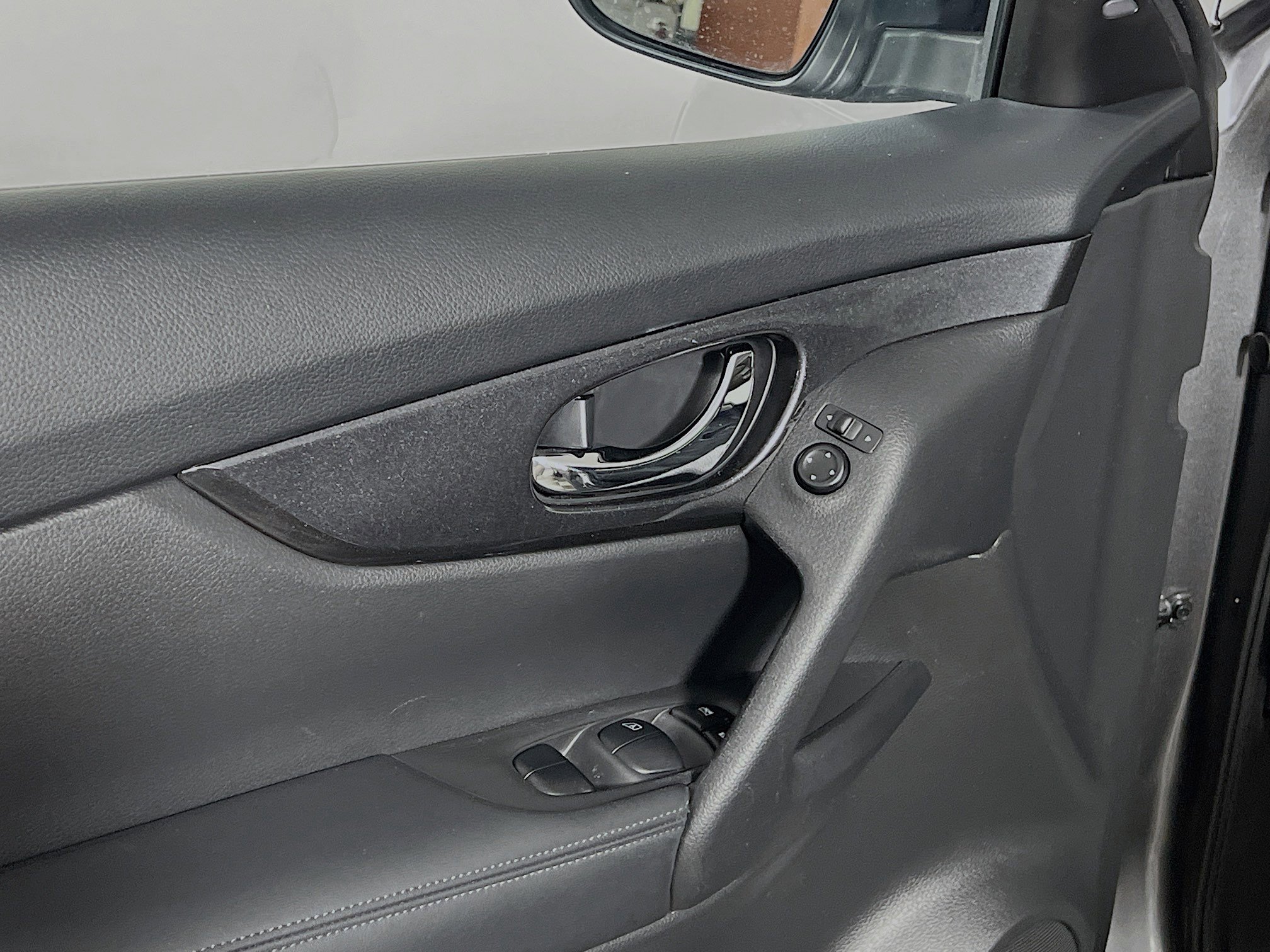 Used 2019 Nissan Rogue SV image 16