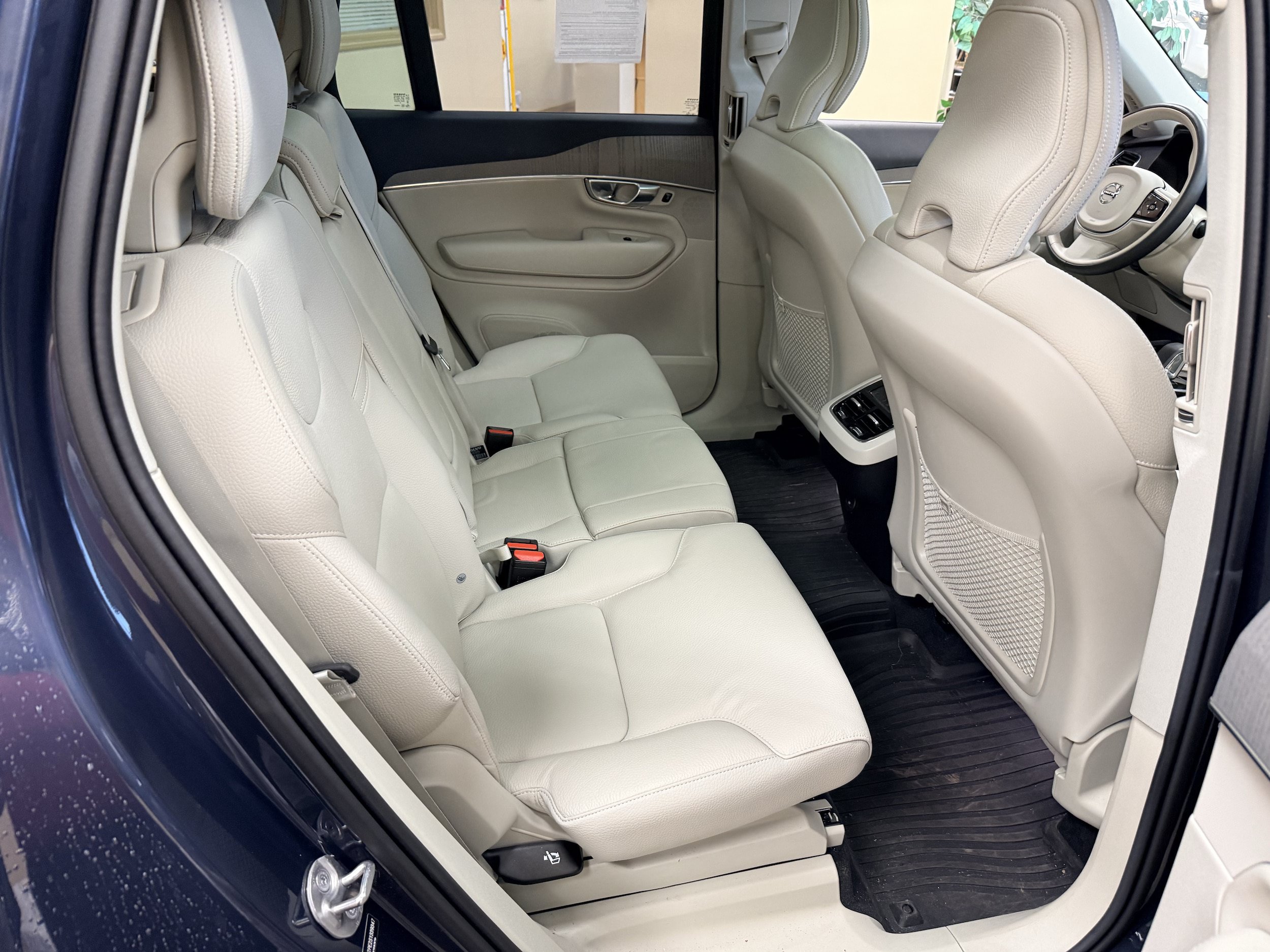 Used 2025 Volvo XC90 B6 Plus w/ Protection Package Premier AWD/4WD image 16