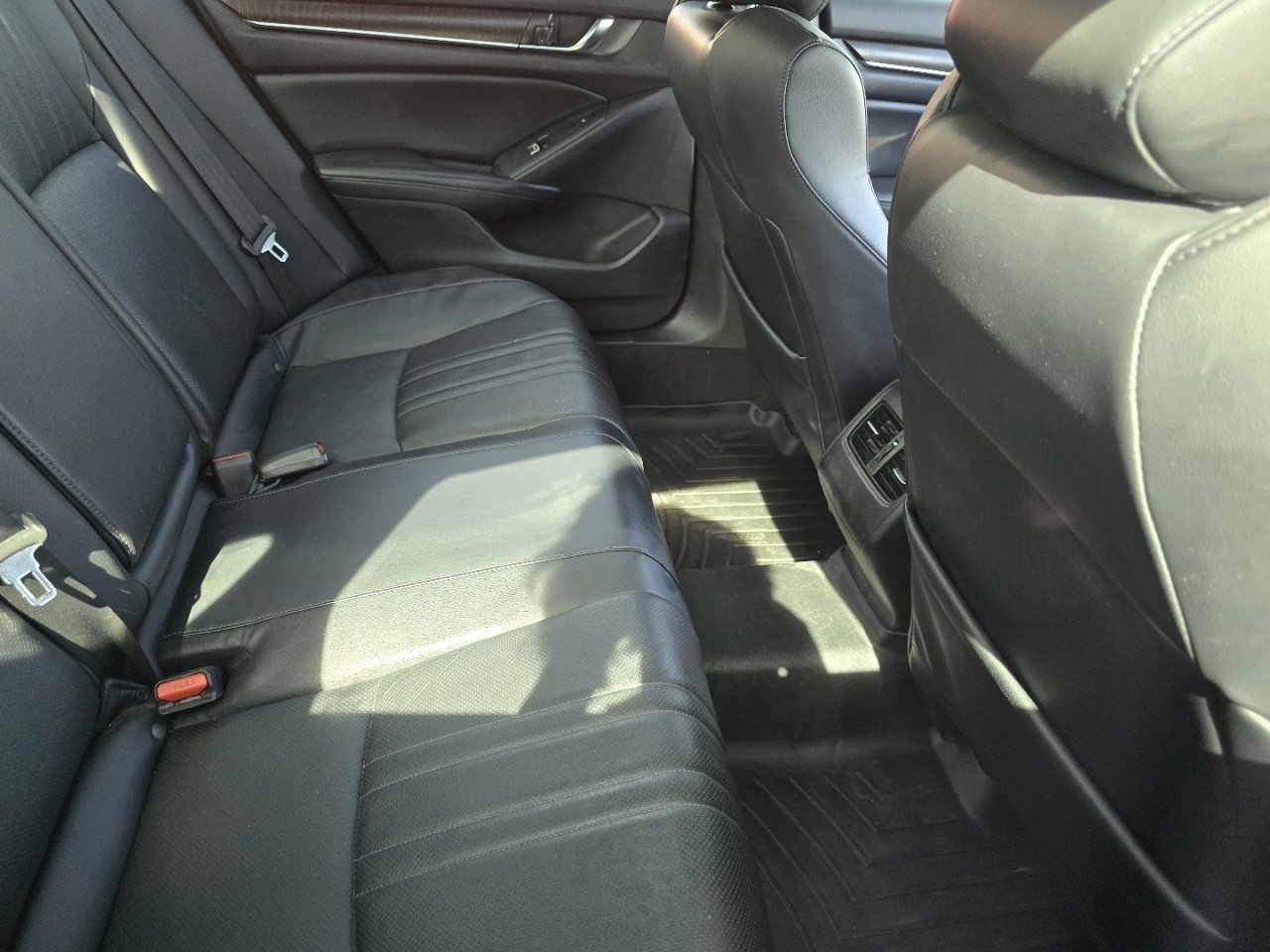 Used 2018 Honda Accord Touring image 23