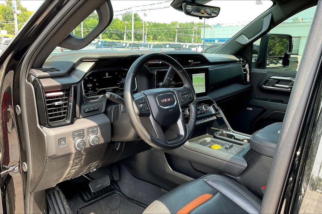 Used 2025 GMC Sierra 2500 AT4 w/ AT4 Premium Plus Package AWD/4WD image 8