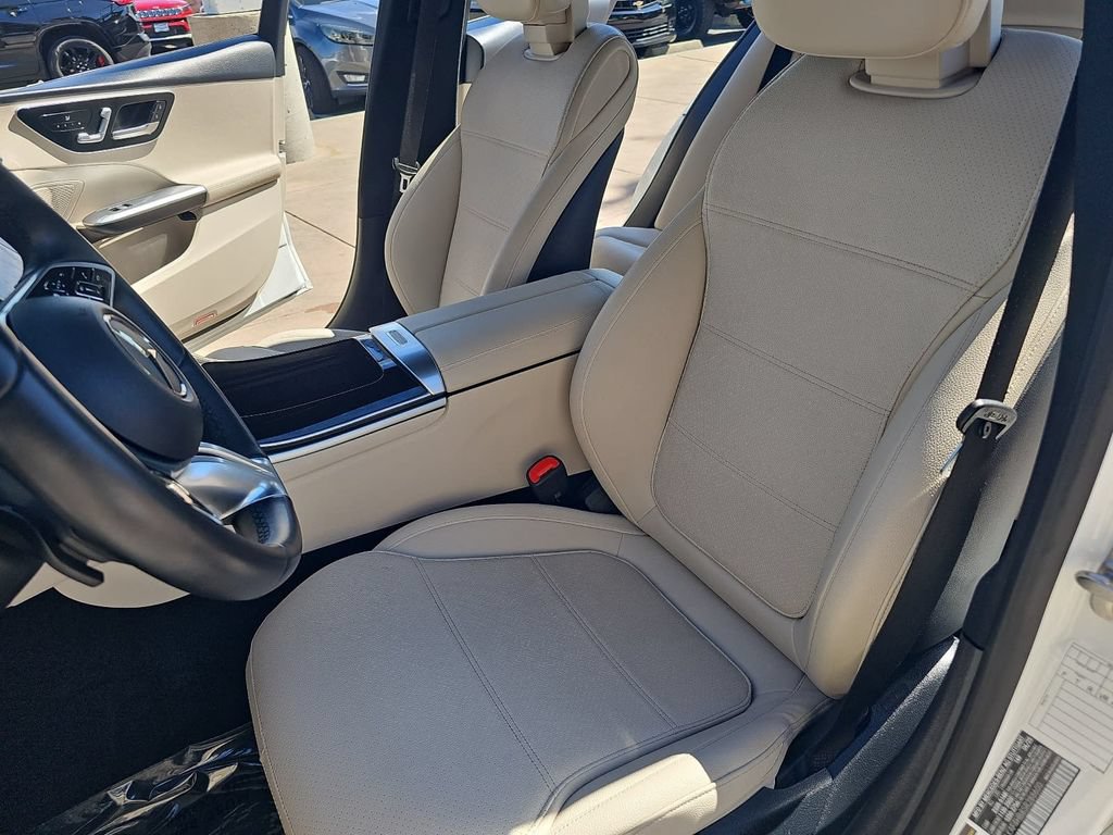 Used 2025 Mercedes-Benz C 300 4MATIC Sedan image 15