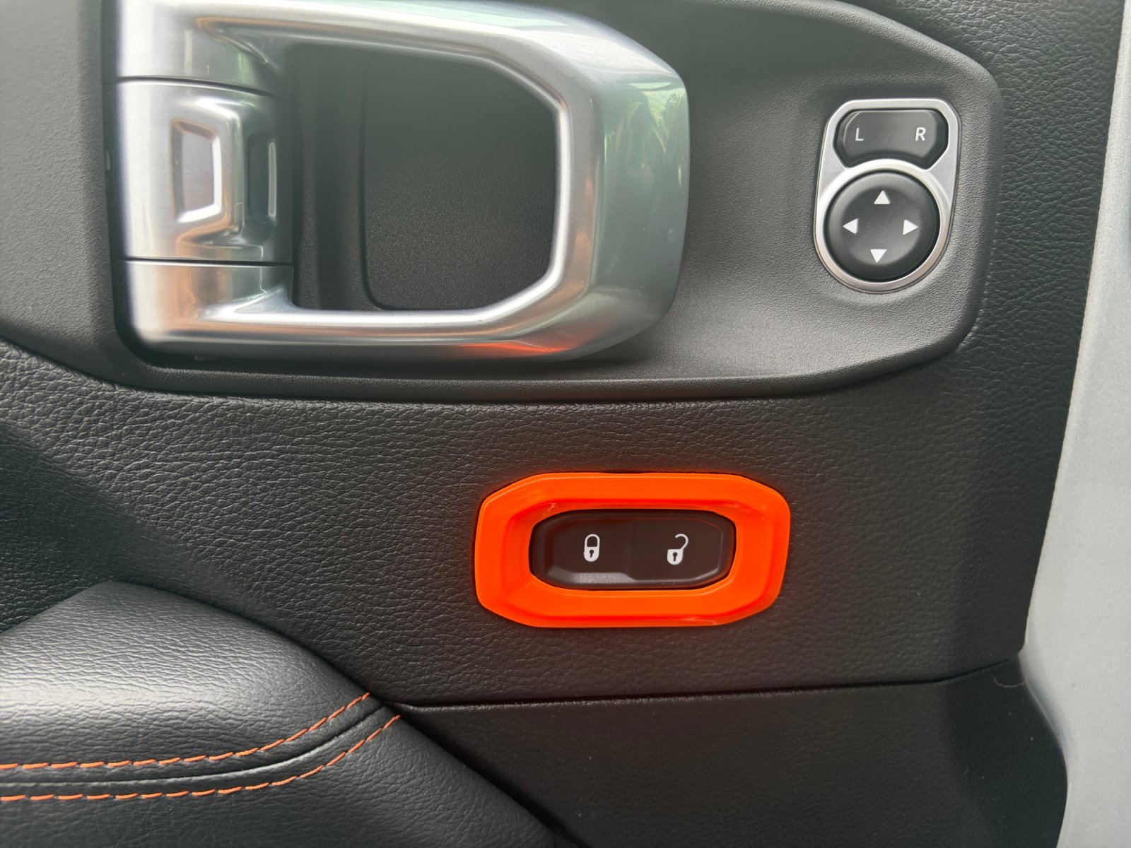 Used 2023 Jeep Gladiator Mojave w/ Cold Weather Group AWD/4WD image 14