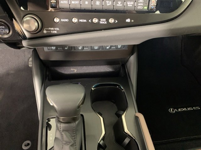 Used 2023 Lexus ES 300h Ultra Luxury w/ Accessory Package (Z2) image 26
