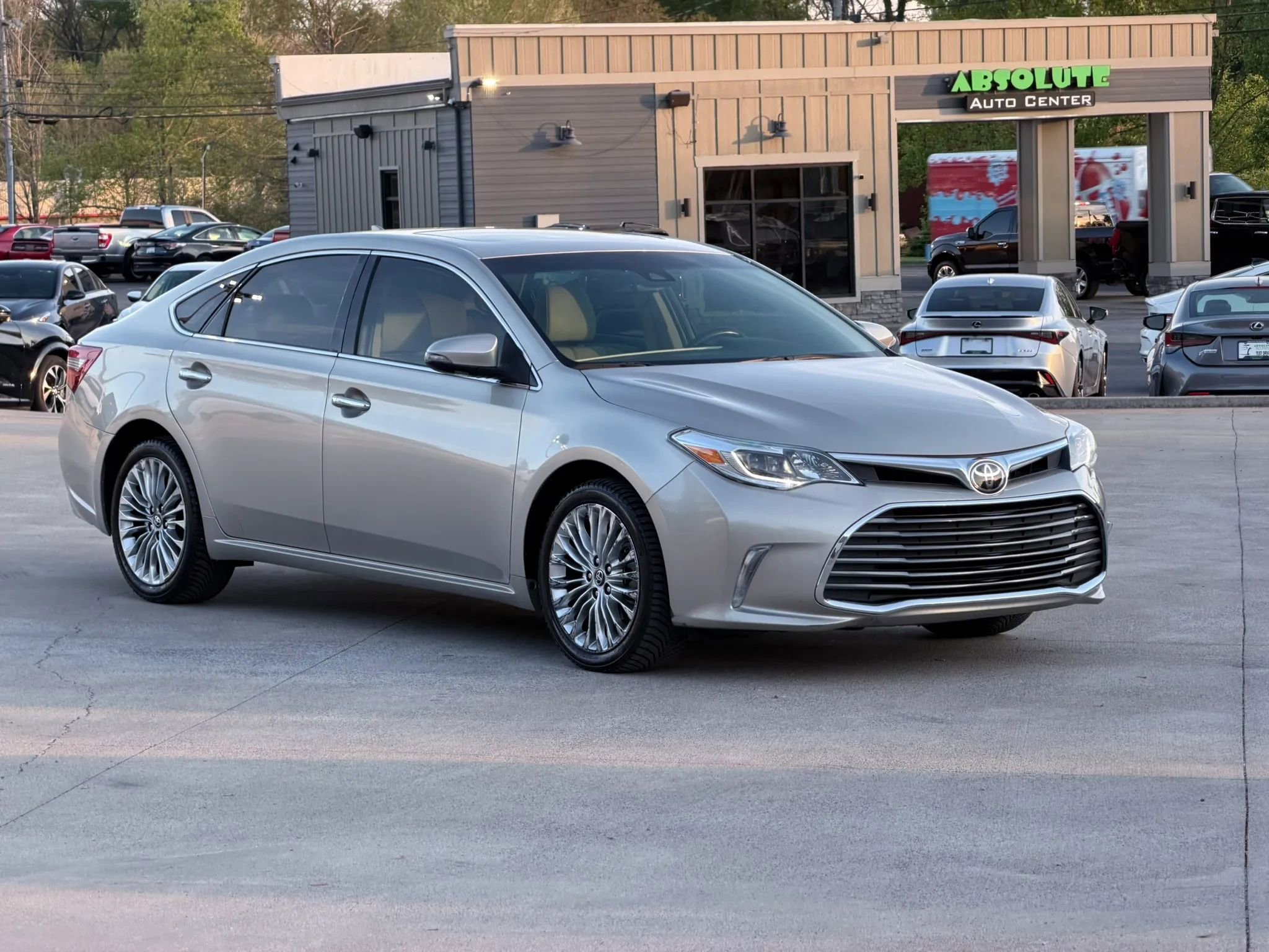 Used 2017 Toyota Avalon Limited FWD image 67