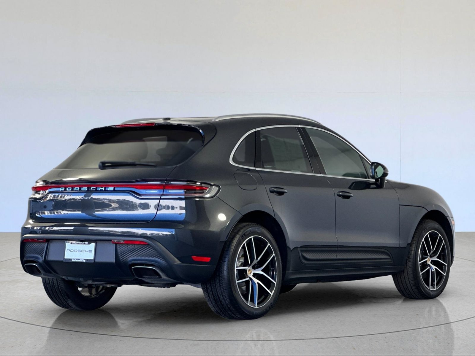 Certified 2026 Porsche Macan AWD/4WD image 8