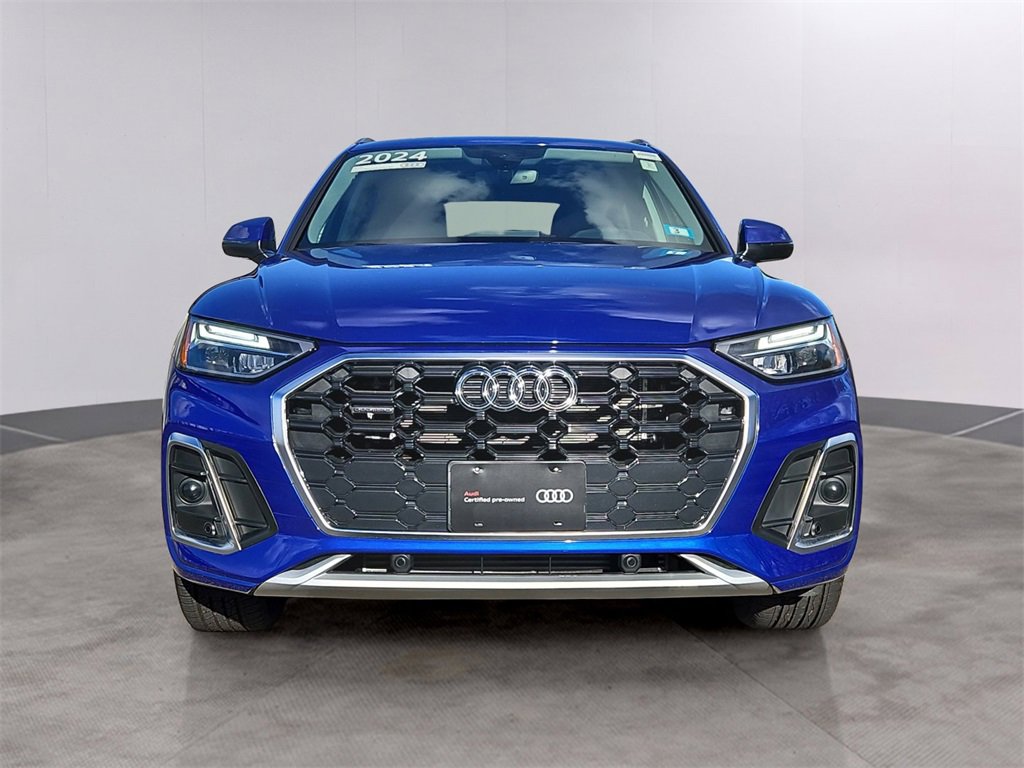 Used 2024 Audi Q5 e Premium w/ Convenience Package image 2