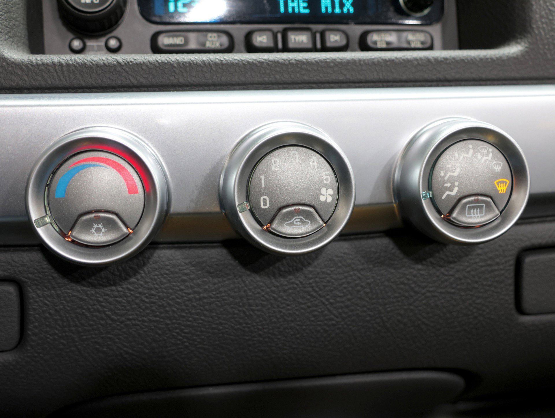 Used 2005 Chevrolet SSR 6 Speed Manual - Only 12K Mile w/ Preferred Equipment Group image 81