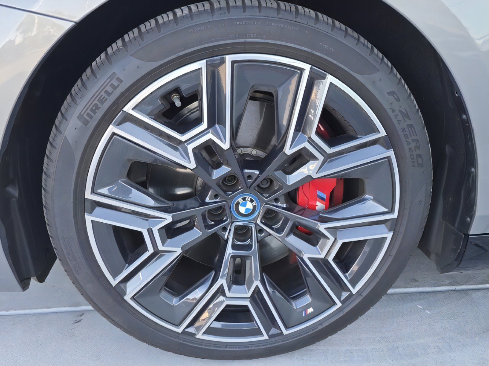 Used 2025 BMW i5 eDrive40i w/ M Sport Package image 28