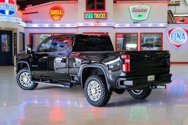 Used 2022 Chevrolet Silverado 3500 High Country w/ Technology Package AWD/4WD image 4