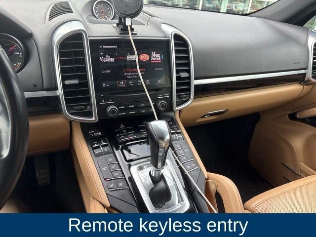 Used 2018 Porsche Cayenne AWD/4WD image 15