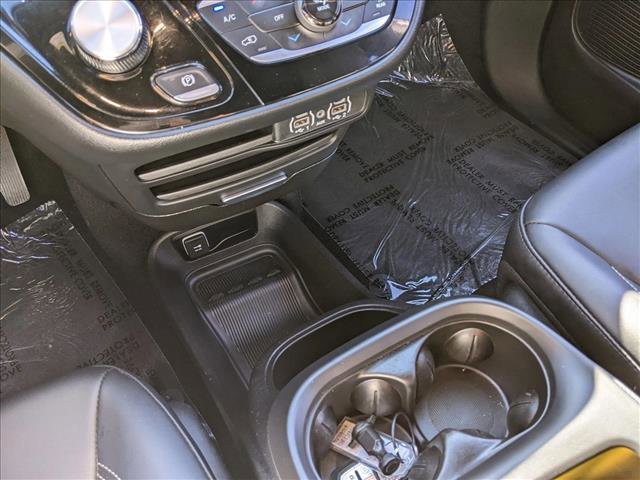 Used 2025 Chrysler Pacifica Select image 12