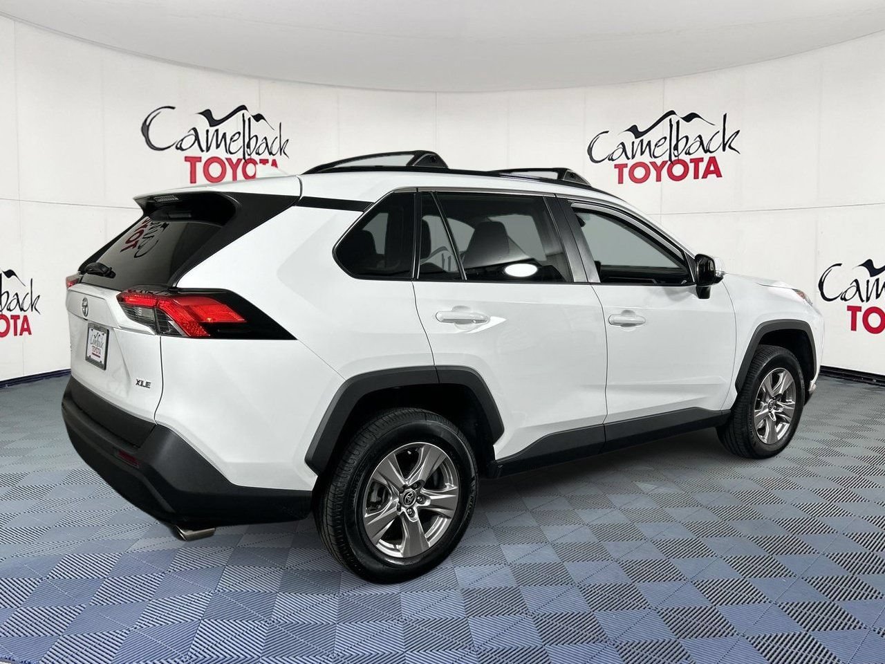 Used 2022 Toyota RAV4 XLE w/ Convenience Package FWD image 7