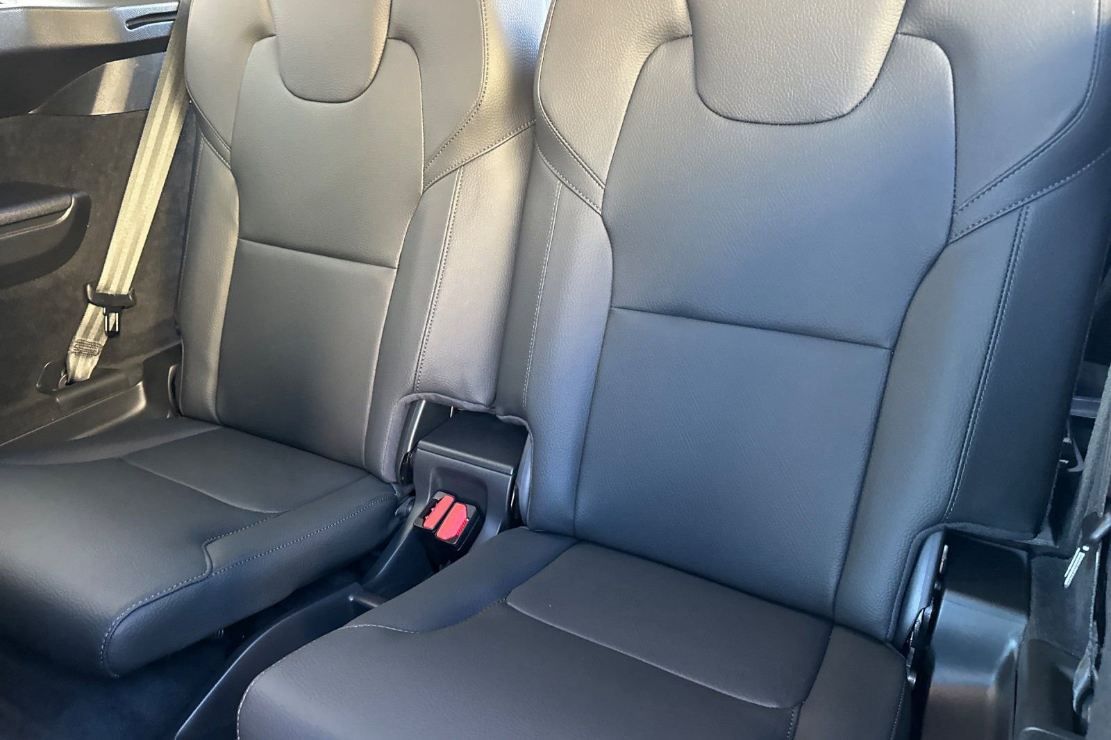 Used 2025 Volvo XC90 T8 Core w/ Climate Package image 18