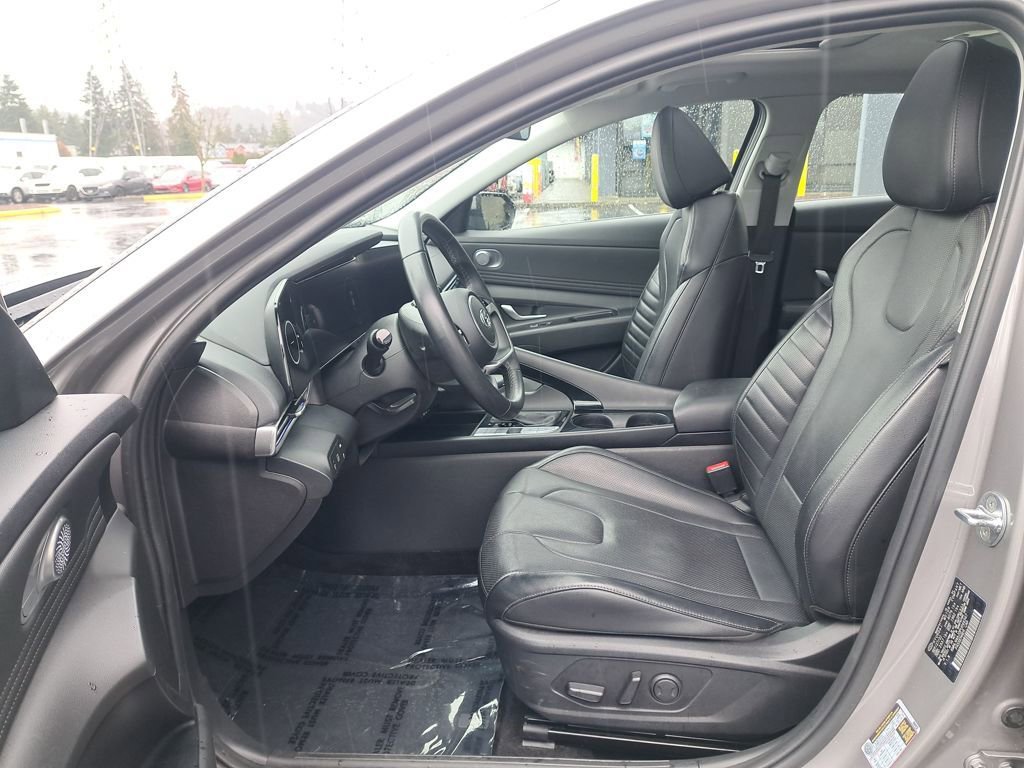 Used 2023 Hyundai Elantra Limited image 11