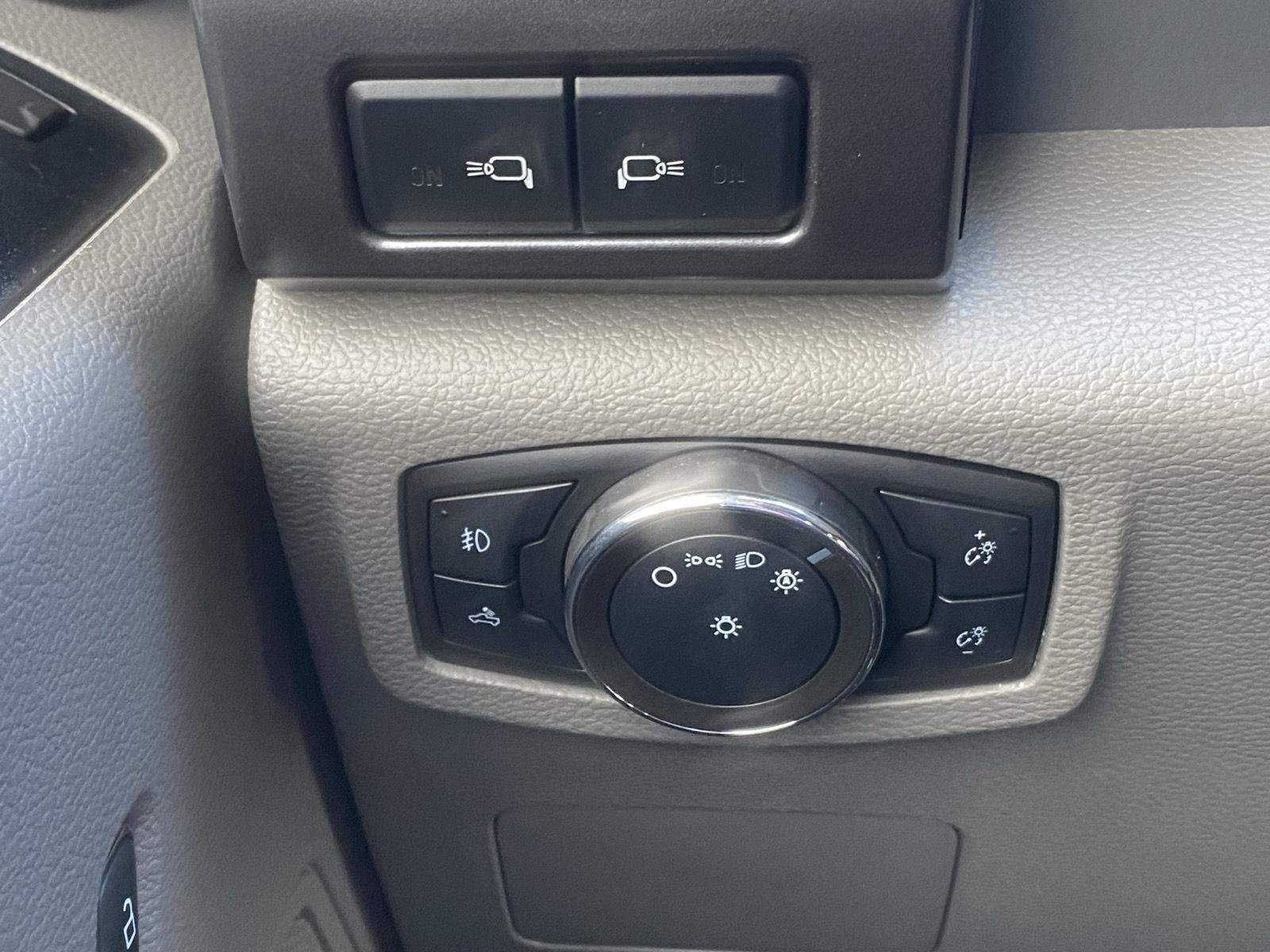 Certified 2022 Ford F250 XLT w/ XLT Premium Package AWD/4WD image 18